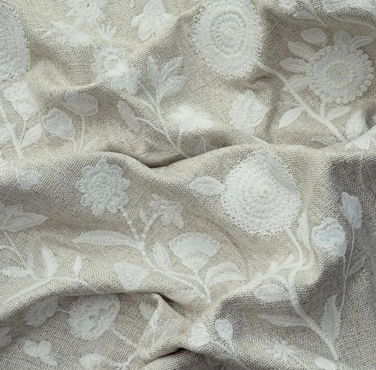 Tela de lino bordada en blanco de las puertas de Suzaku